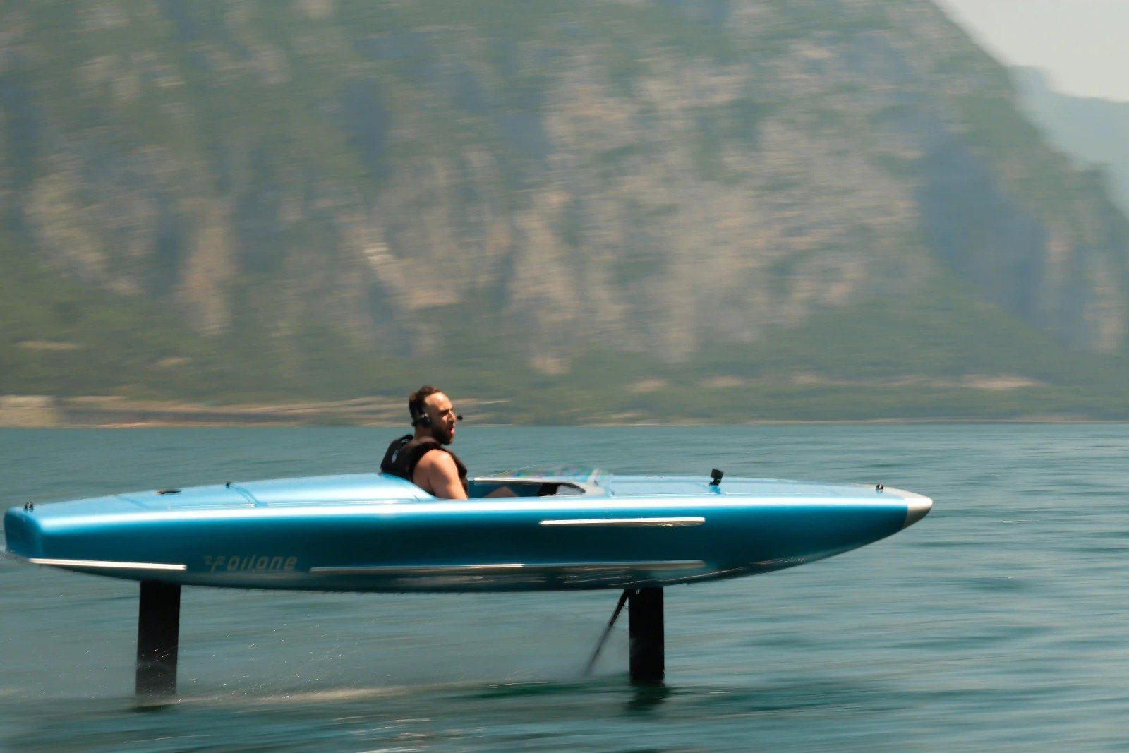 Foilone electric boat